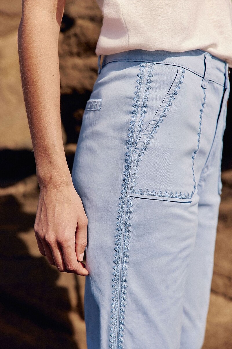 LA PETITE ETOILE<br>Calça jeans lavada com pedra MARISOL