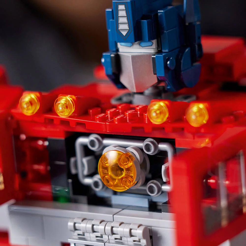 LEGO®ICONS 10302 - TRANSFORMERS OPTIMUS PRIME