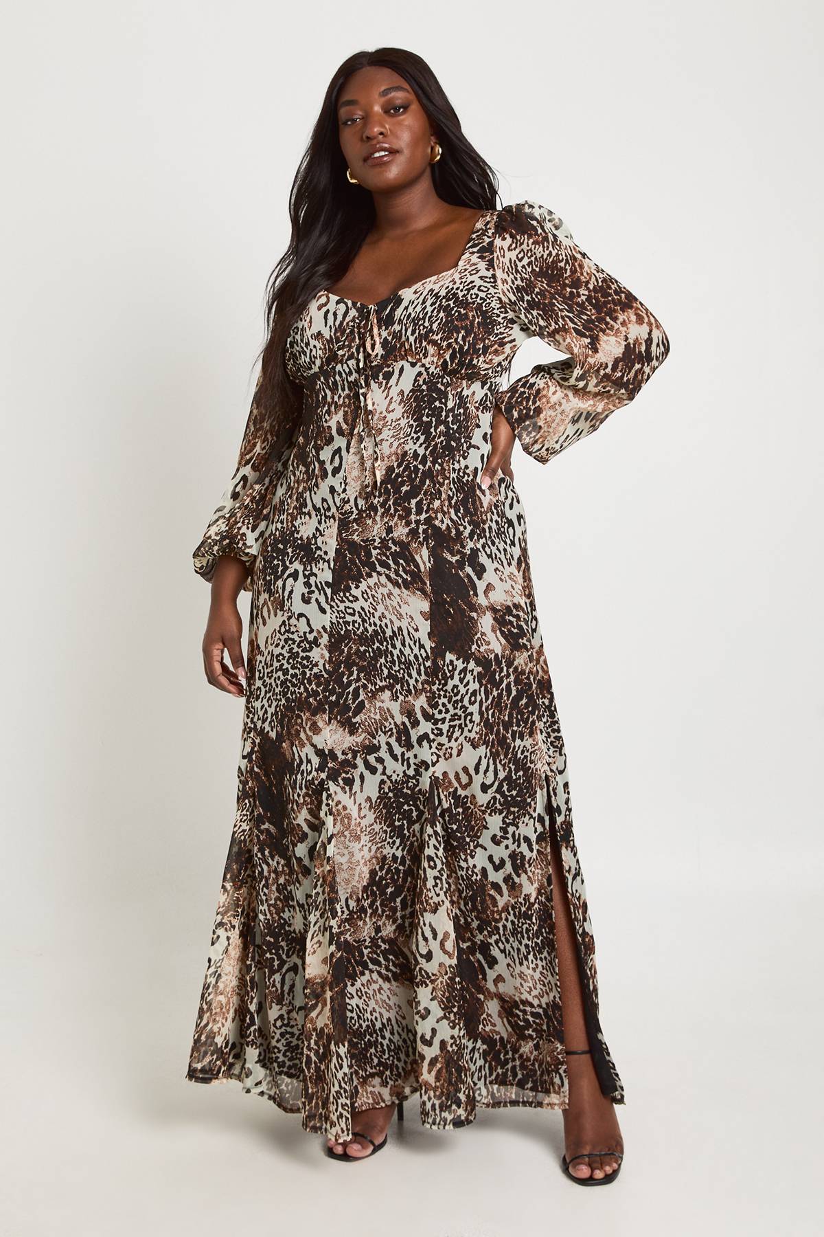 boohoo Robe Maxi Grande Taille En Mousseline Froissée À Imprimé Animalier Mixte Style Laitière