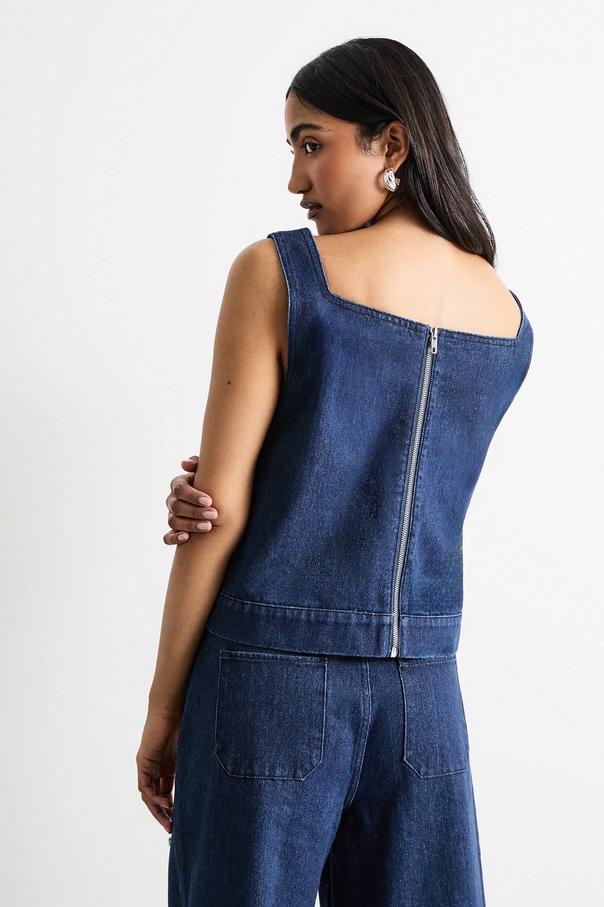 Warehouse Haut en Denim à Encolure Carrée Orné de Strass Thermocollants