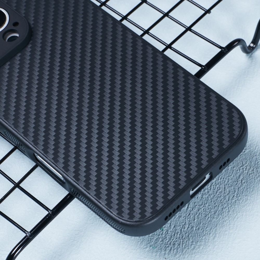 iPhone 16 Pro Max Gummi Hülle im Carbon Look - Schwarz