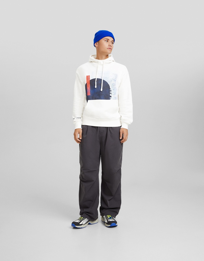 Moletom com capuz estampado