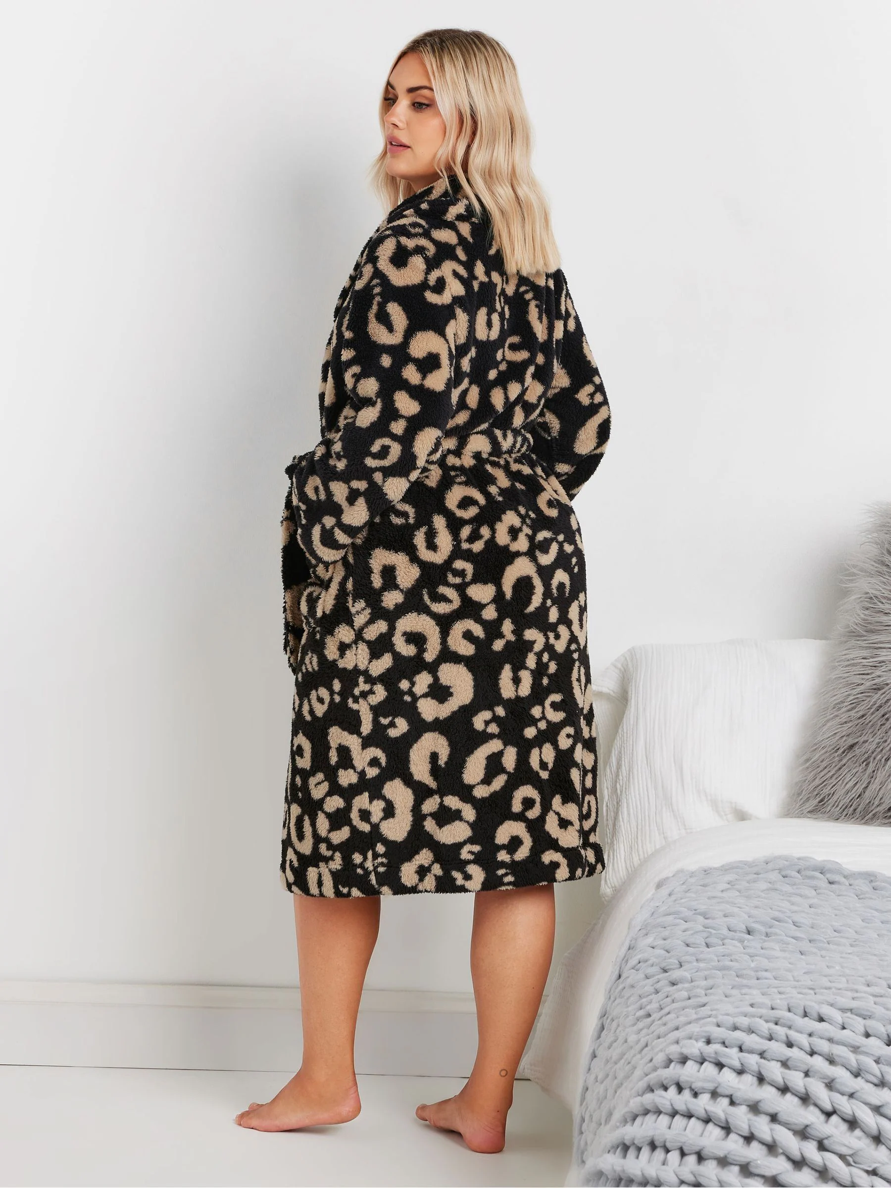 Yours Curve donzige badjas met sjaalkraag en dierenprint