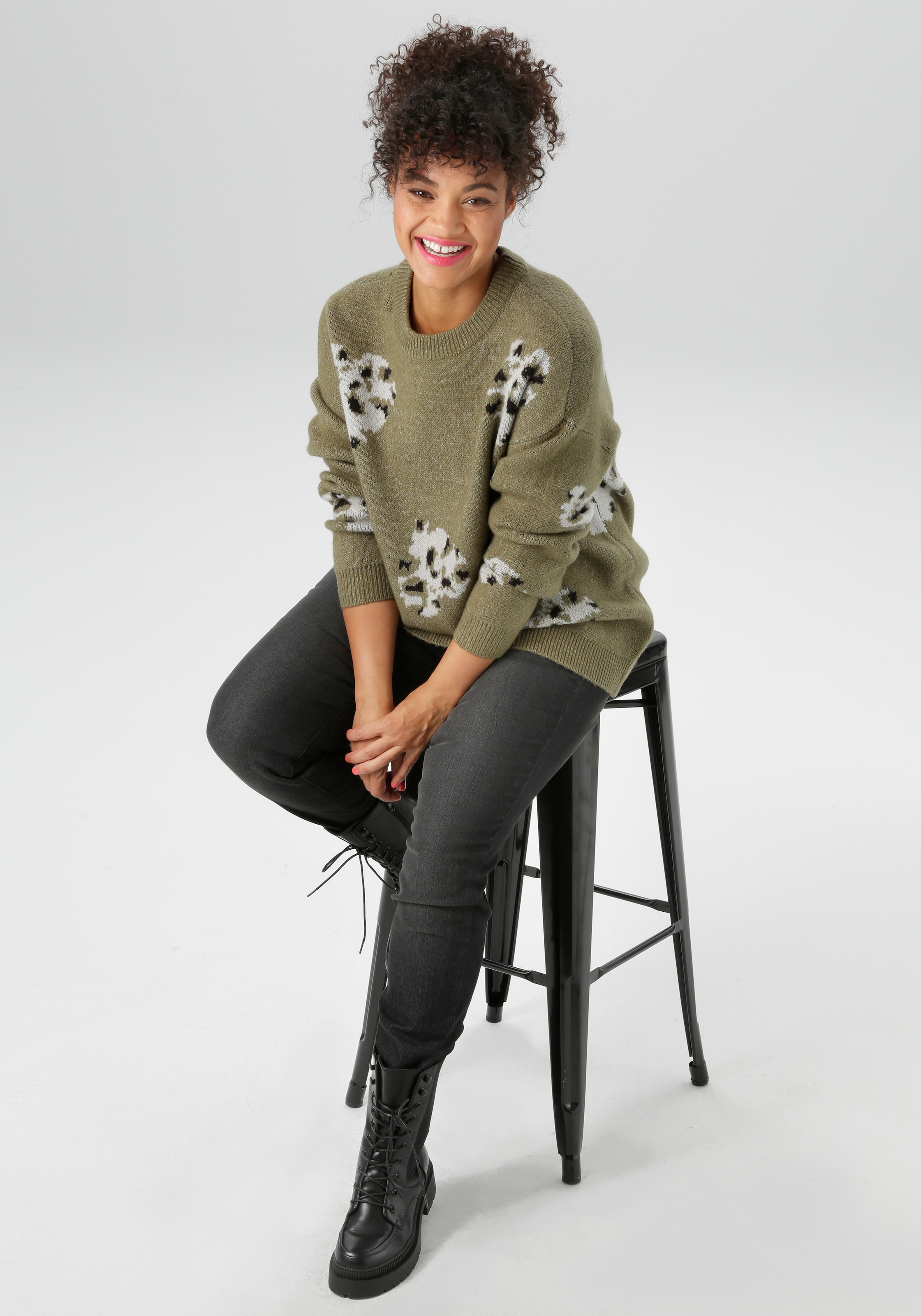 Aniston PLUS Strickpullover , mit eingestrickten Herzchen in Animalprint