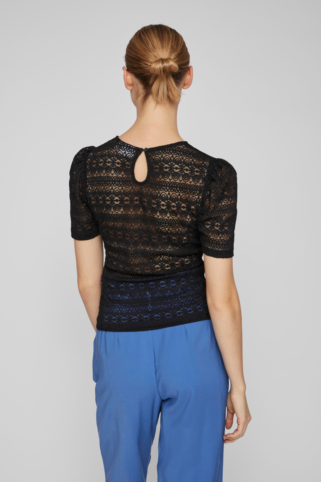 Blusa de renda de manga curta - Preta