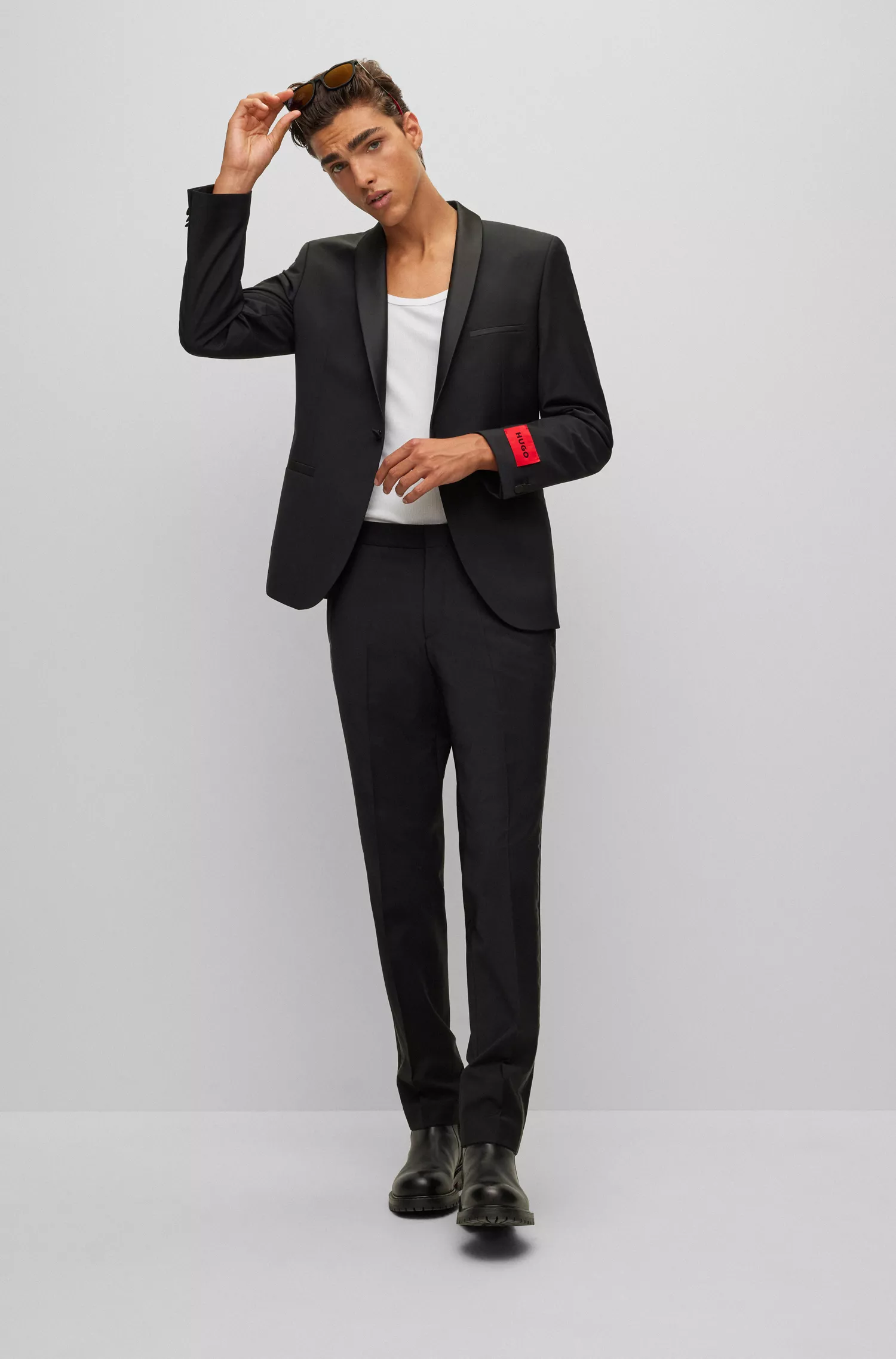 Jaqueta HUGO vermelha, extra slim fit, em mistura de lã elástica.