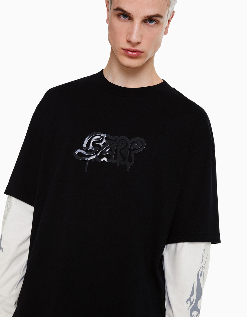 Camiseta de manga comprida BERSHKA com participação de BIZARRAP