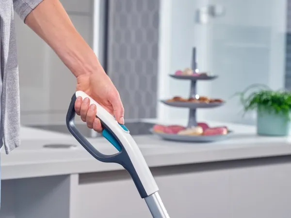 LEIFHEIT Regulus Aqua PowerVac, wet and dry vacuum cleaner (white / turquoise)