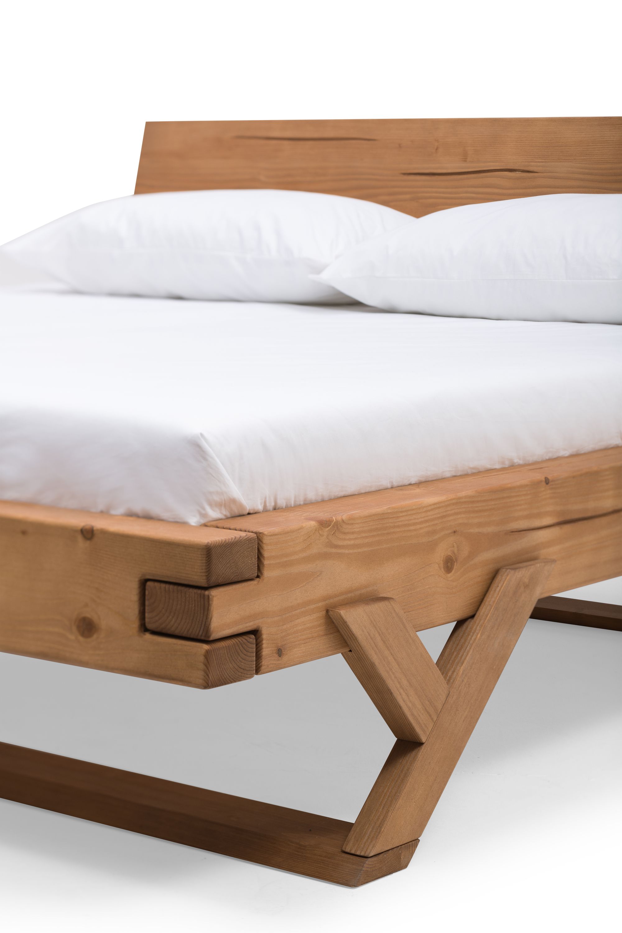 Balkenbett 140 x 200cm Massivholz Bettgestell Doppelbett Ehebett Bettrahmen