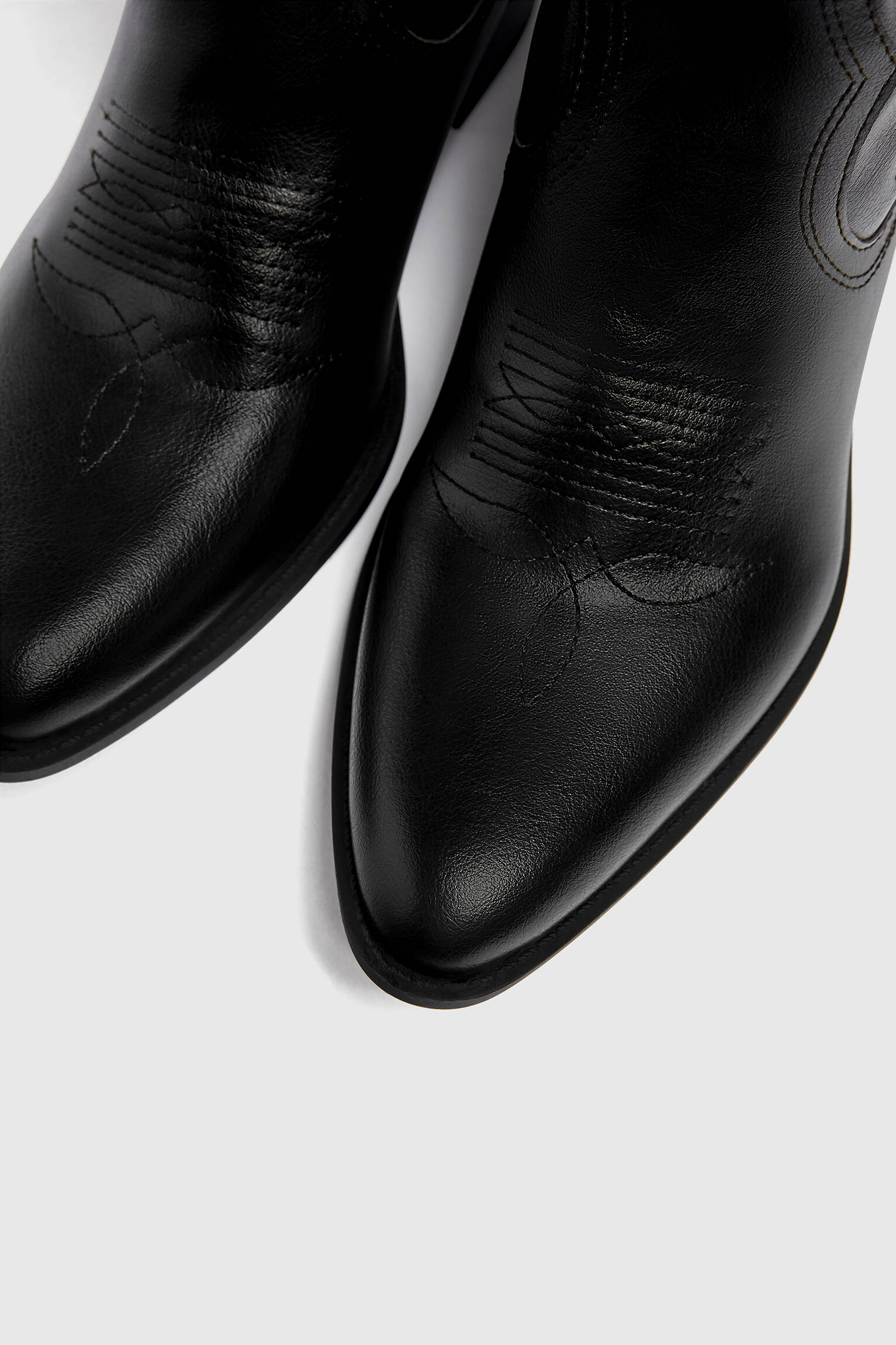 BOTA DE COWBOY COM COSTURA - PRETA