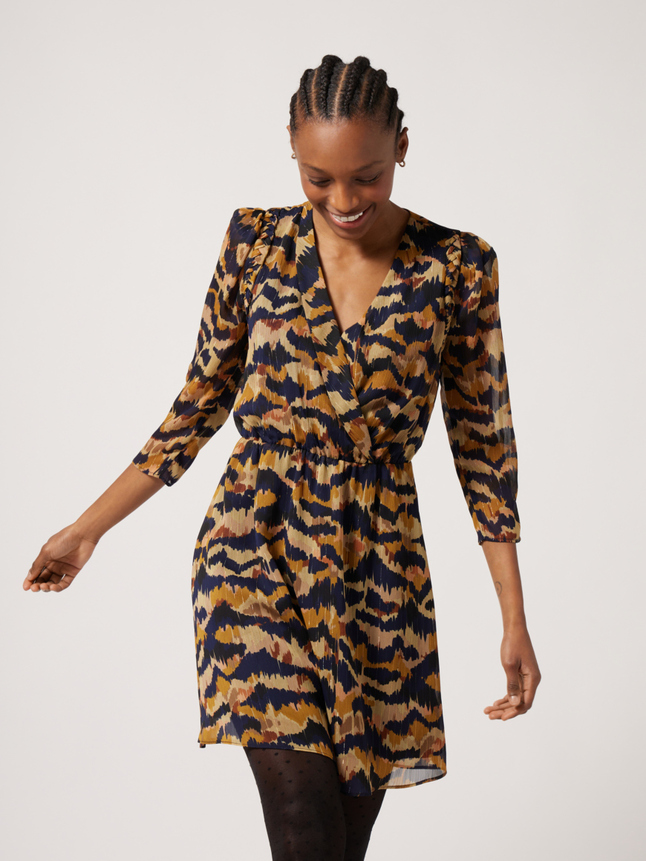 Robe courte cintrée