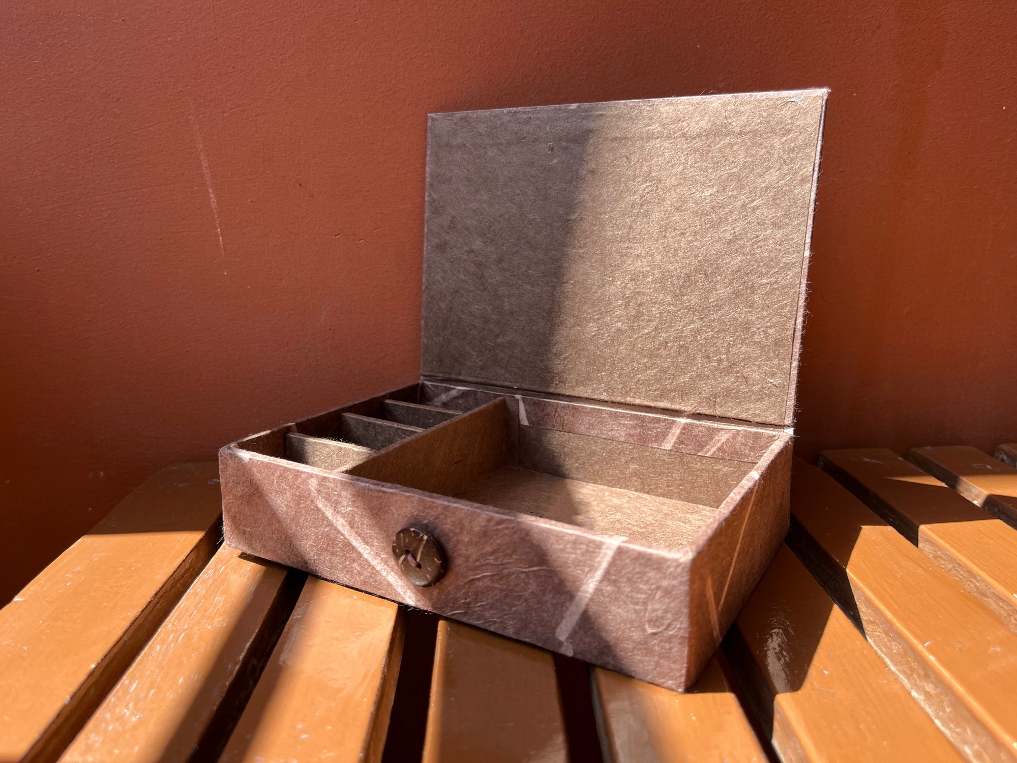 Geschenkbox aus Loktapapier, braun, B 16 cm, L 11 cm, H 4 cm von fischer's lagerhaus