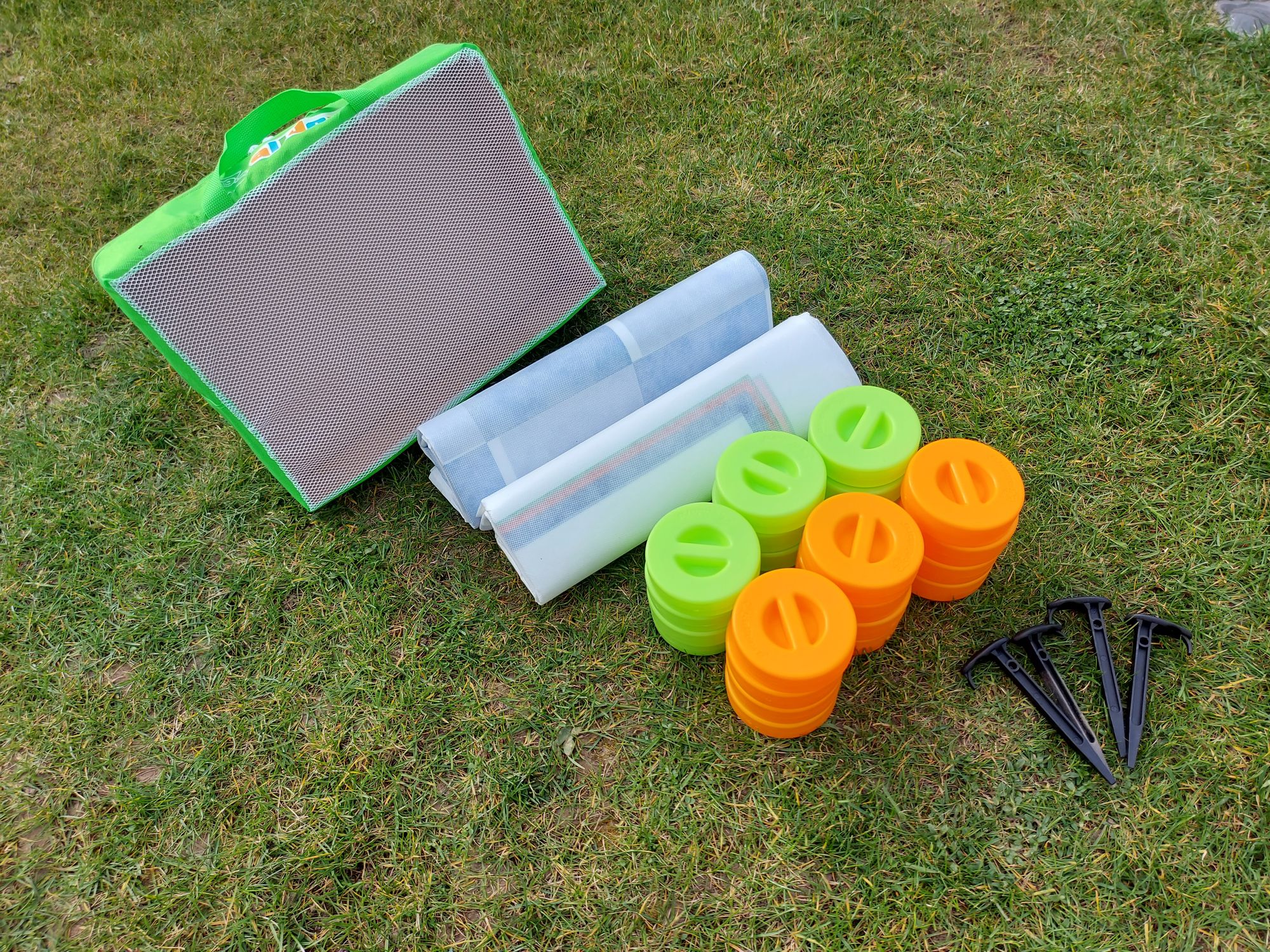 alldoro - XXL Mühle & Dame mit Tragetasche, inkl. 2 in 1 Spielfeld (158x158cm), 24 Spielsteine mit Griff, 4 Heringe