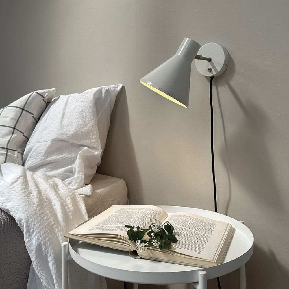 VEGGLAMPE DYBERG LARSEN SLEEP HVIT