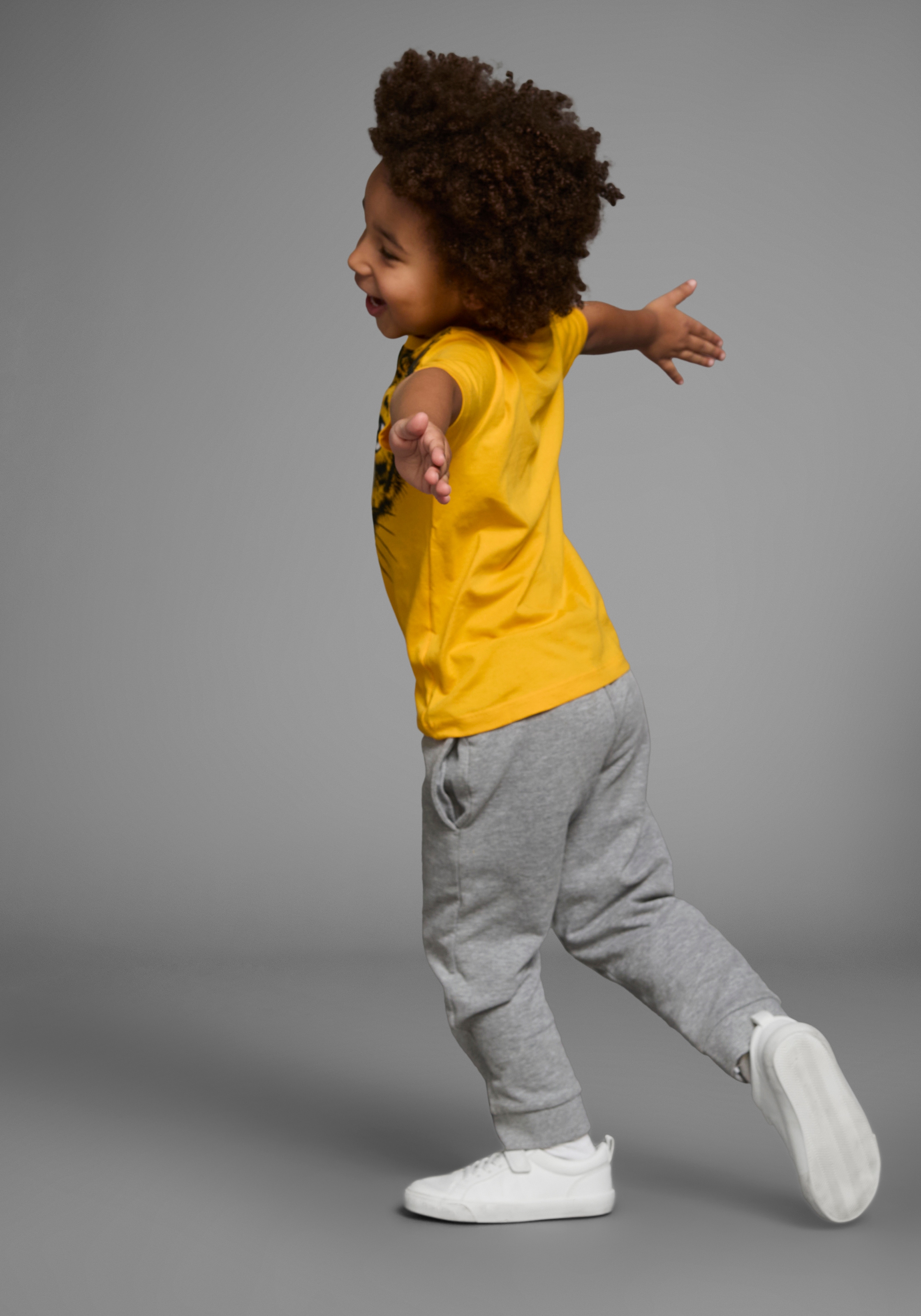 KIDSWORLD T-Shirt »Mit tollem Druck: LITTLE TIGER«, Kurzarm,  Basic-Passform,  mit peppigem Druck,  Rundhalsausschnitt