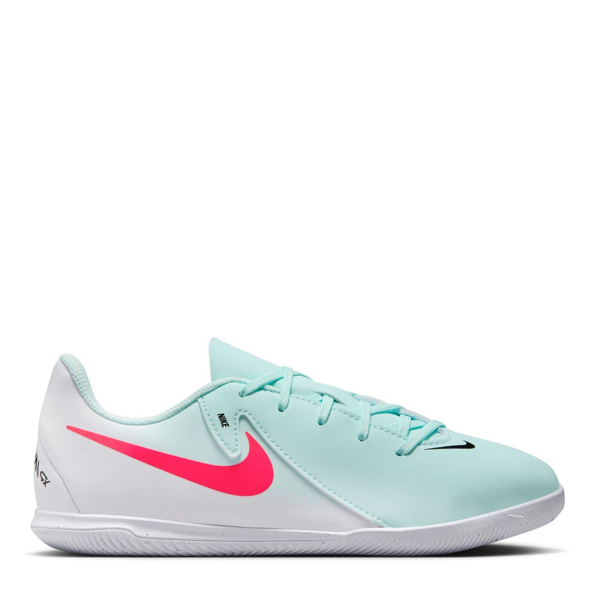 Nike Phantom GX 2 Club Juniors Indoor Court Football Boots.