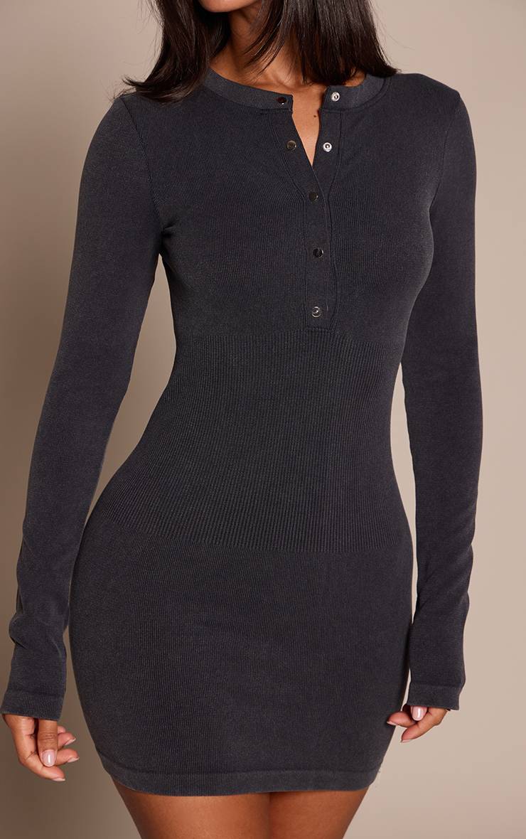 Charbon Robe Mini Moulante Côtelée À Manches Longues Et Boutons Pour Petite Taille