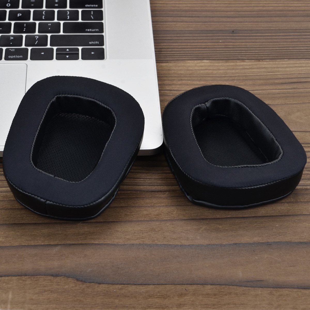 Erstatningsøreputer med øreputetrekk i Memory Foam for Logitech G633/G933 Sort