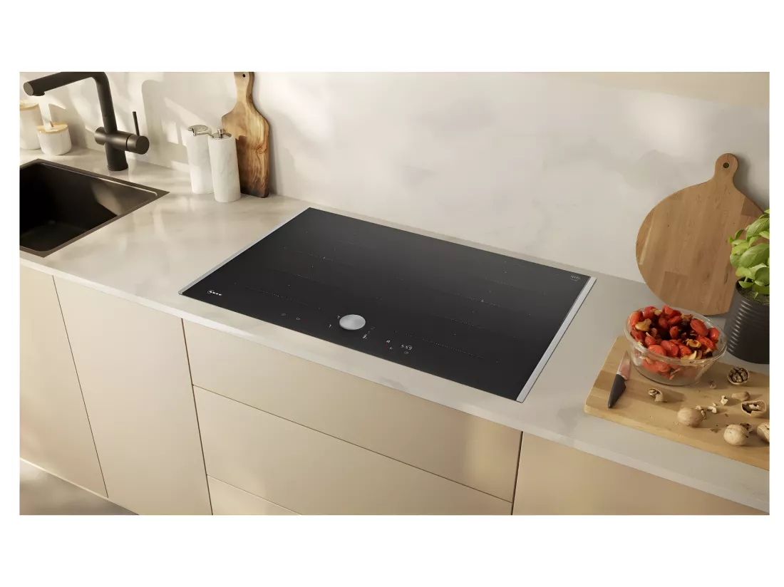 Neff Table de cuisson induction 83cm 4 feux 7400w noir - T68TTY4L0