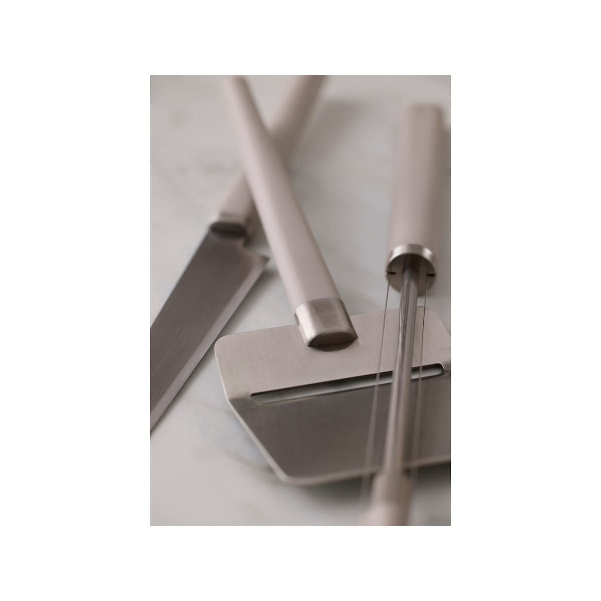 Rosti Emma Cheese plane 19 cm Humus
