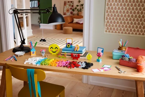 LEGO Classic 11042 Kreativ glad æske