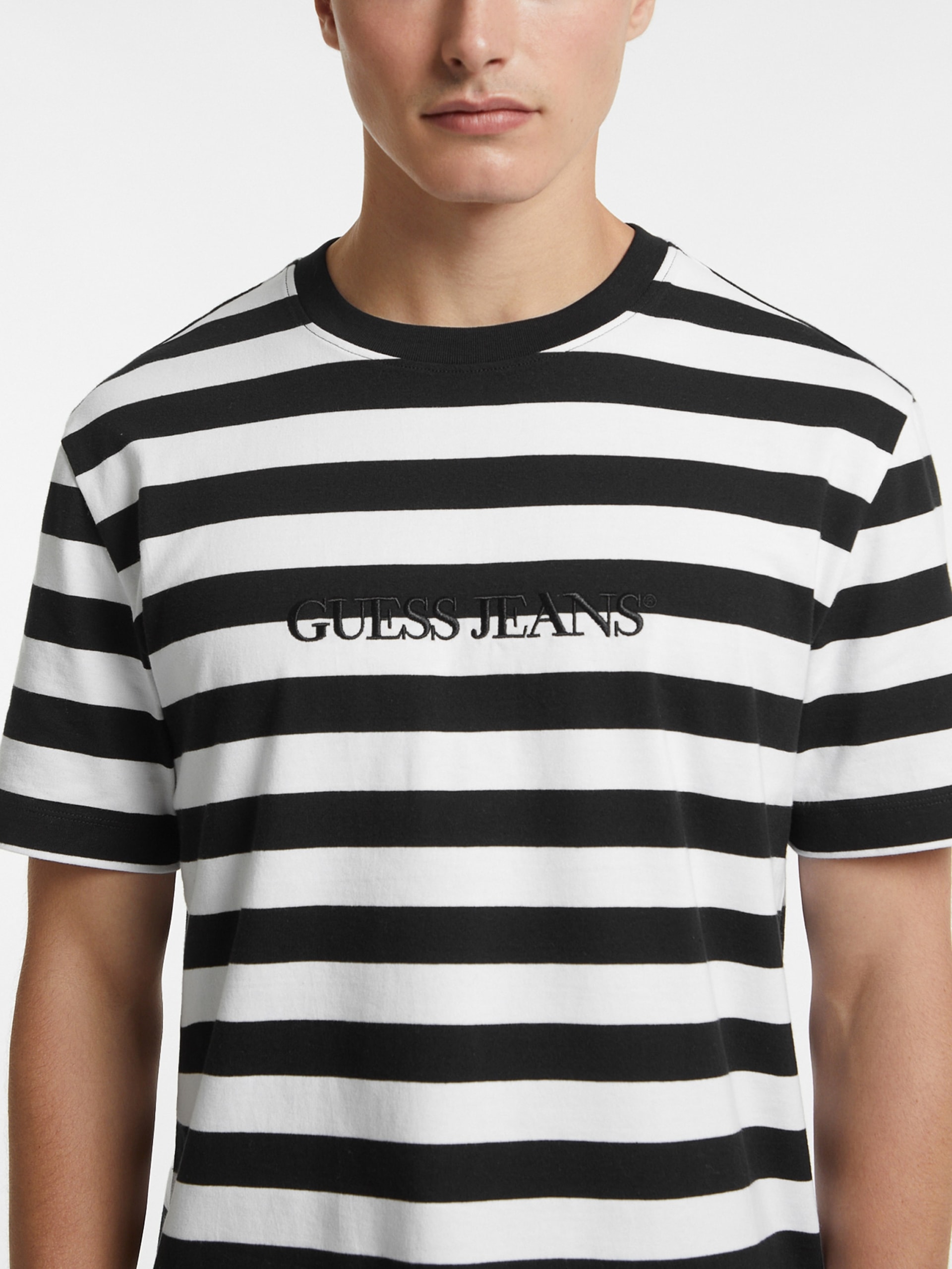 Camiseta com logo listrado