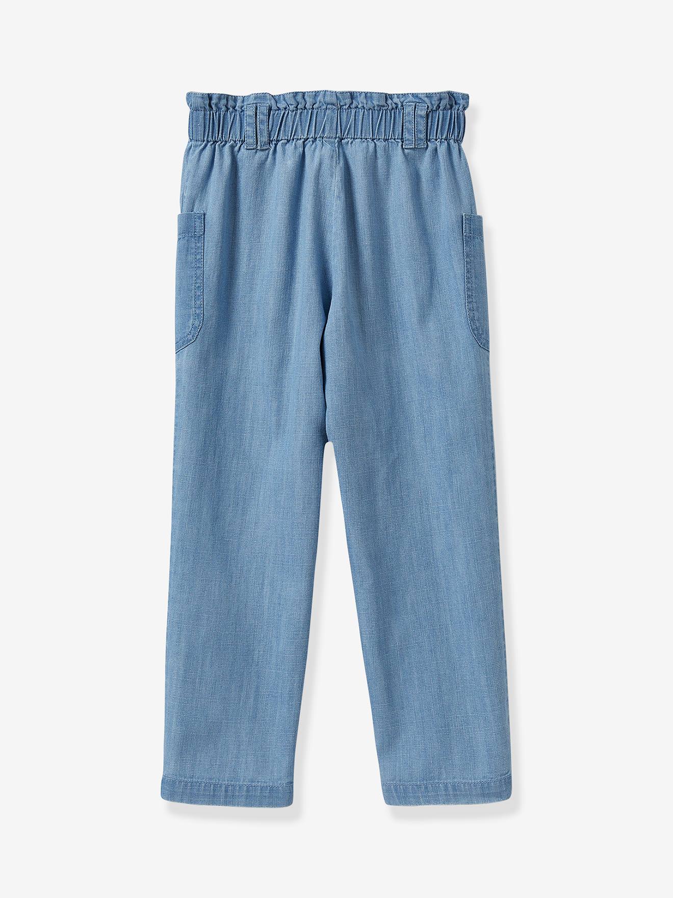 Calça jeans feminina CYRILLUS, modelo Mom cut, cor azul claro lisa.