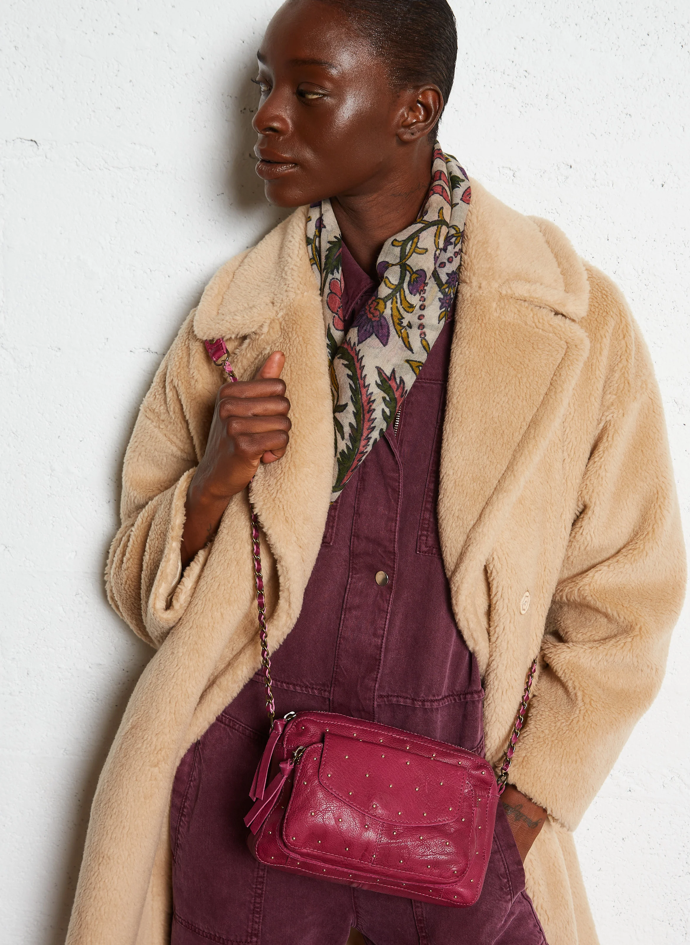 NAINA - Sac bandoulière à studs en cuir | Violet