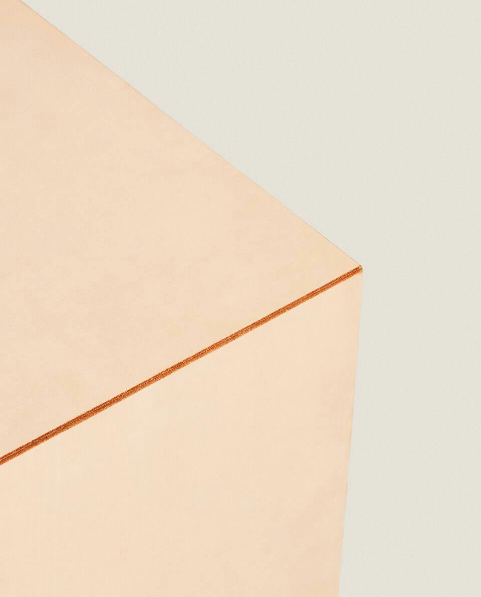 CADEIRA CUBO DE COURO - X STUDIO NICHOLSON