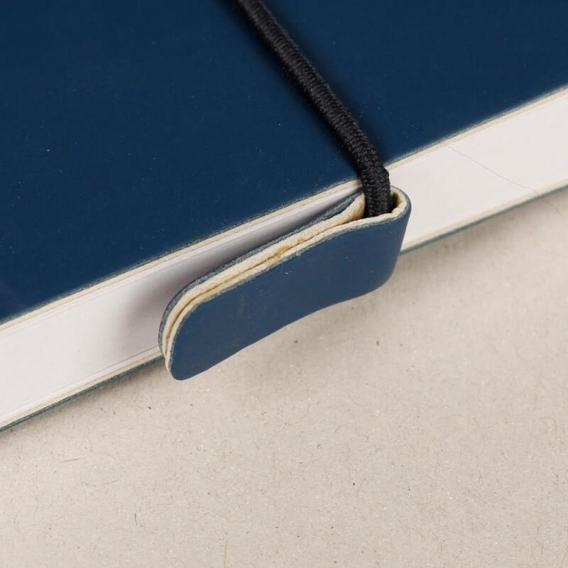 Paint'ON à grain carnet cousu 32F A5 250g - Bleu nuit