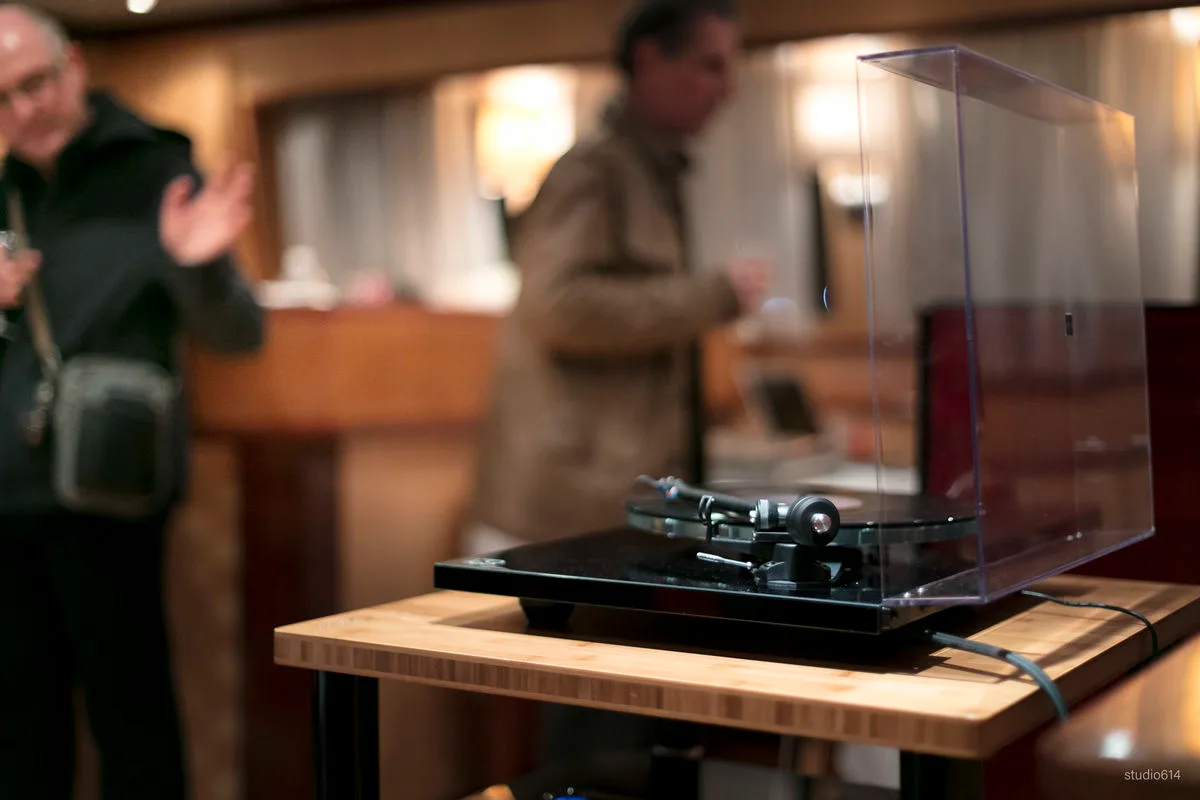 Rega Planar 3 Noir laqué avec cellule Nd5 Platines vinyle hi-fi