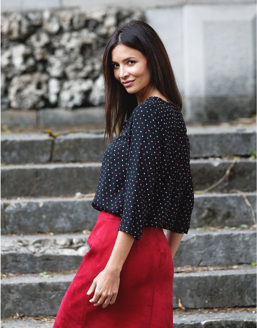 Blouse noire et bordeaux