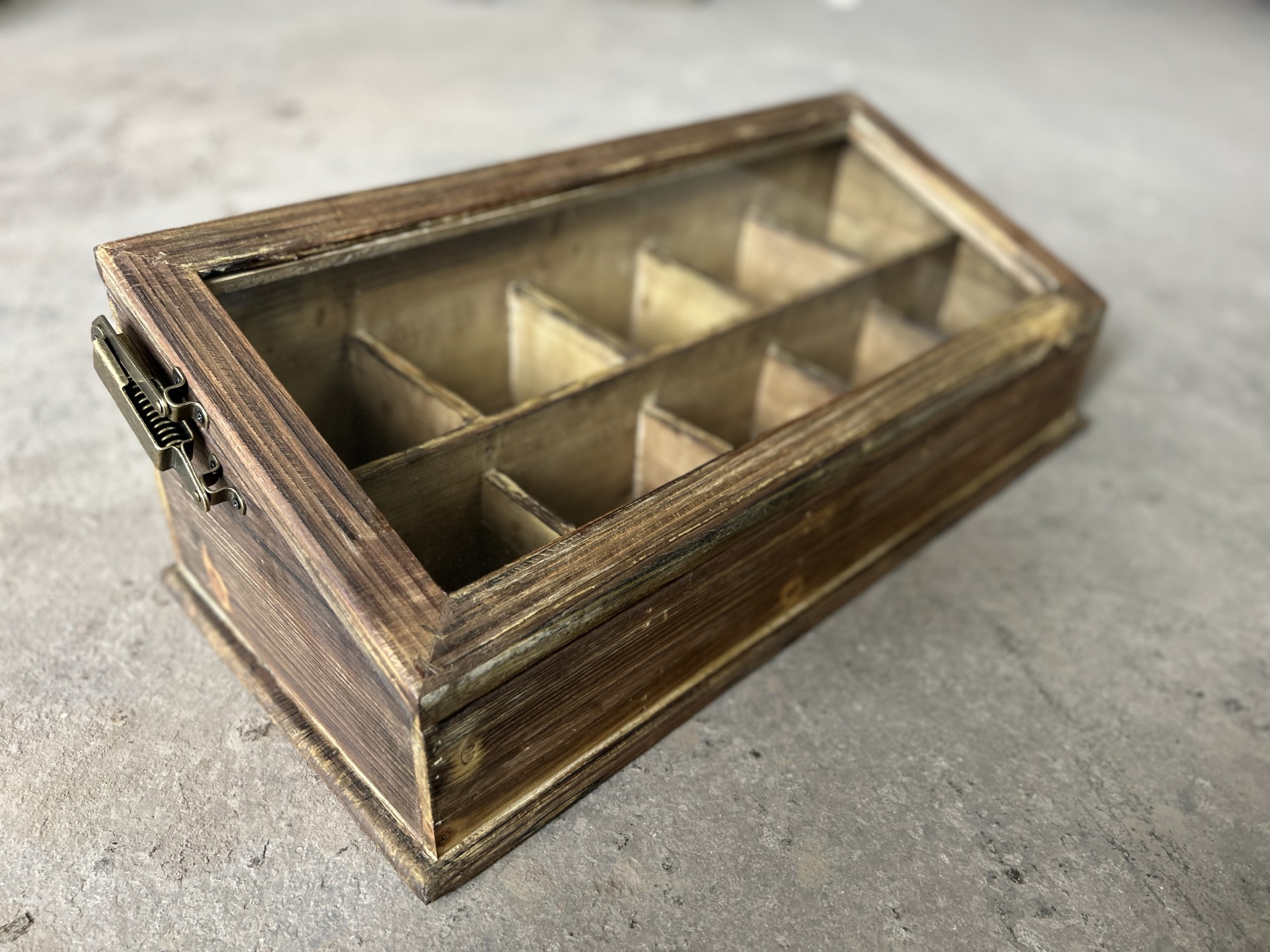 Schaukasten mit 10 Fächern, aus recyceltem Holz, B 62,5 cm, L 28 cm, H 20 cm von fischer's lagerhaus