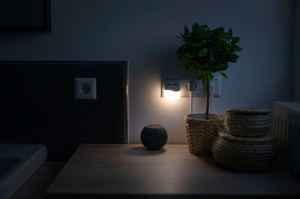 LED Nachtlicht Stecker Home Beleuchtung Orientierungslicht mit Dämmerungssensor / USB Output (1600-0407) - Warmweiss