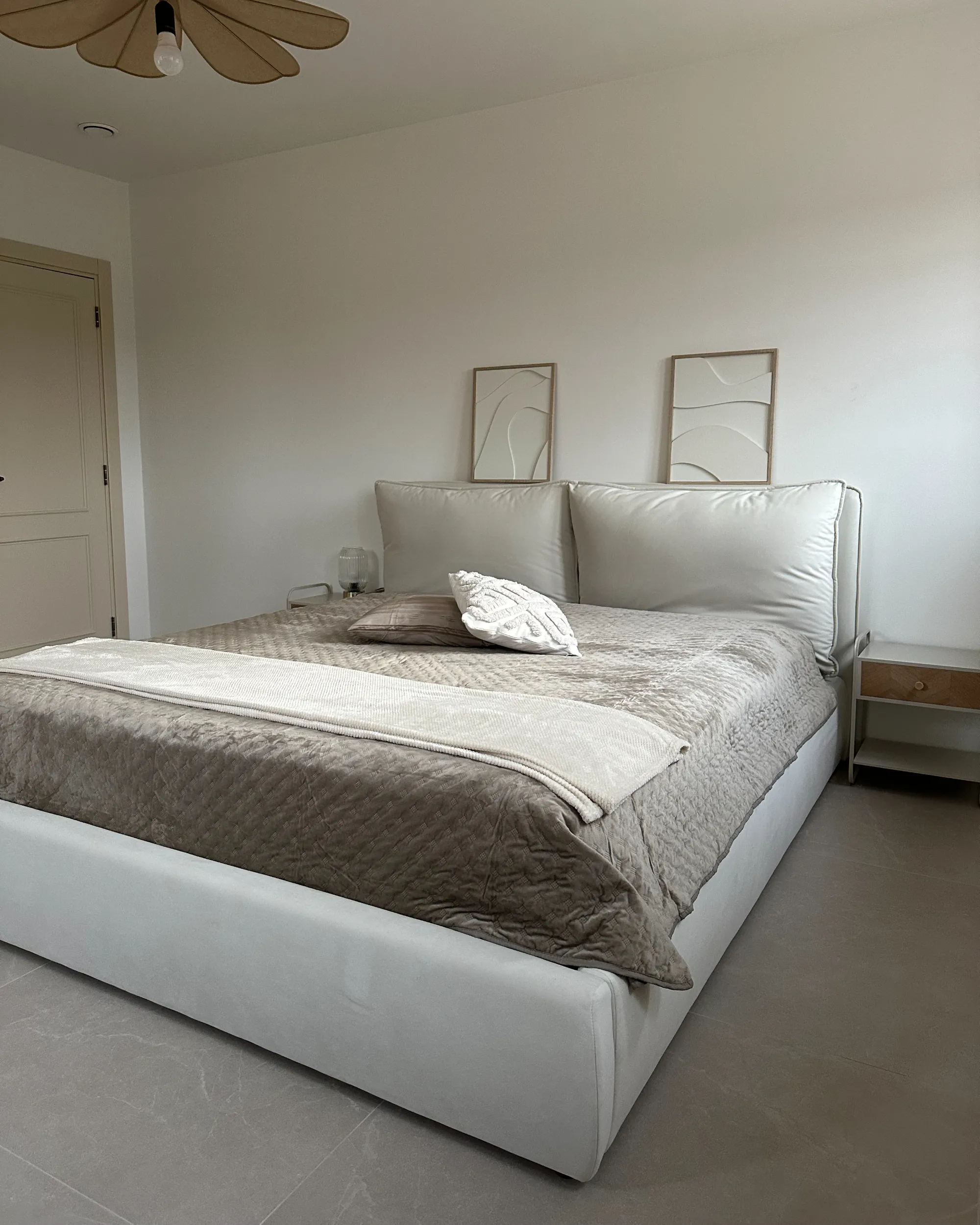 Bed met opbergruimte Fluweel BAJONNA 180 x 200 cm Gebroken wit