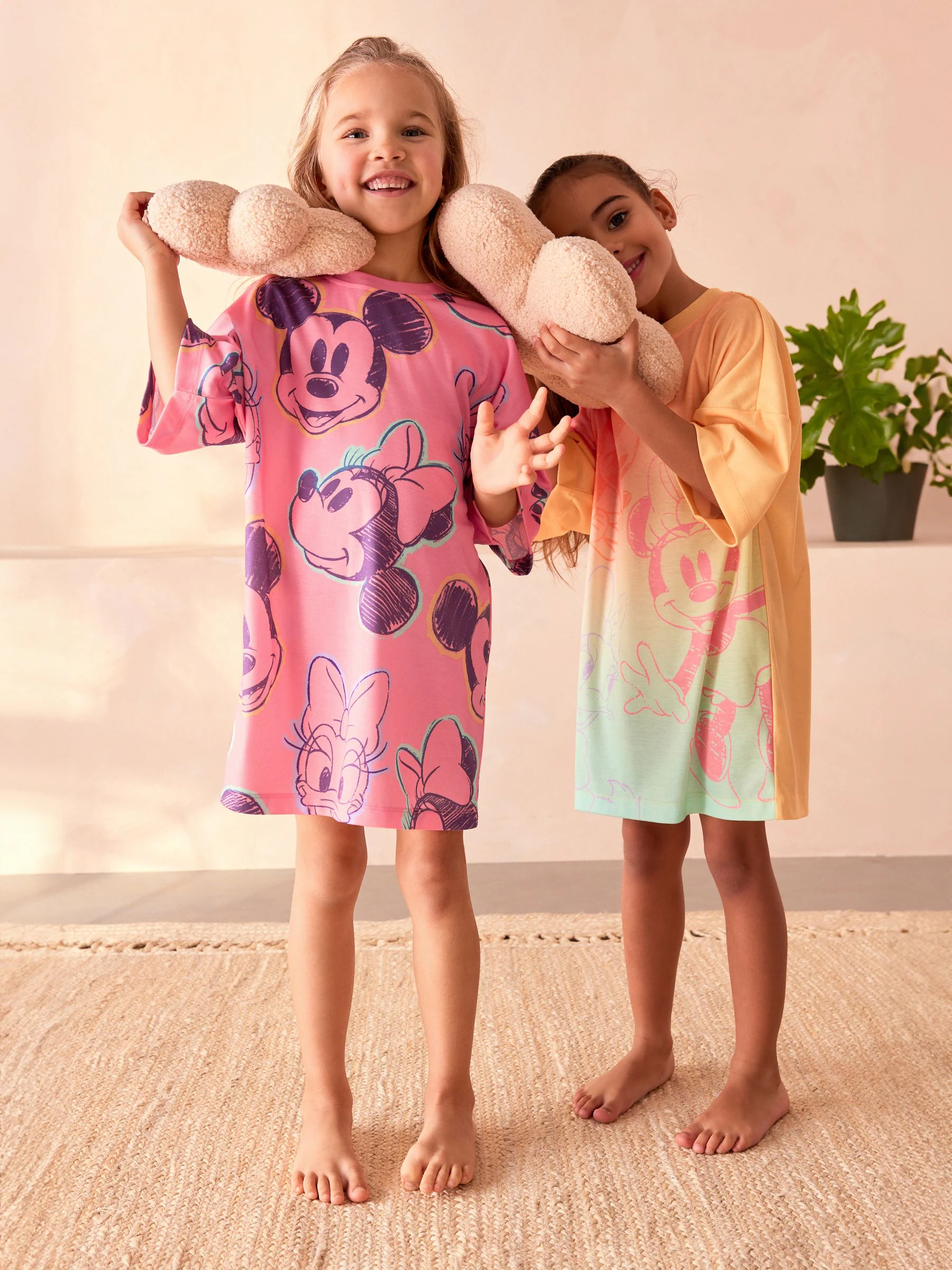 Roze - Verpakking van 2 Minnie Mouse nachthemden (2 - 15 jr)