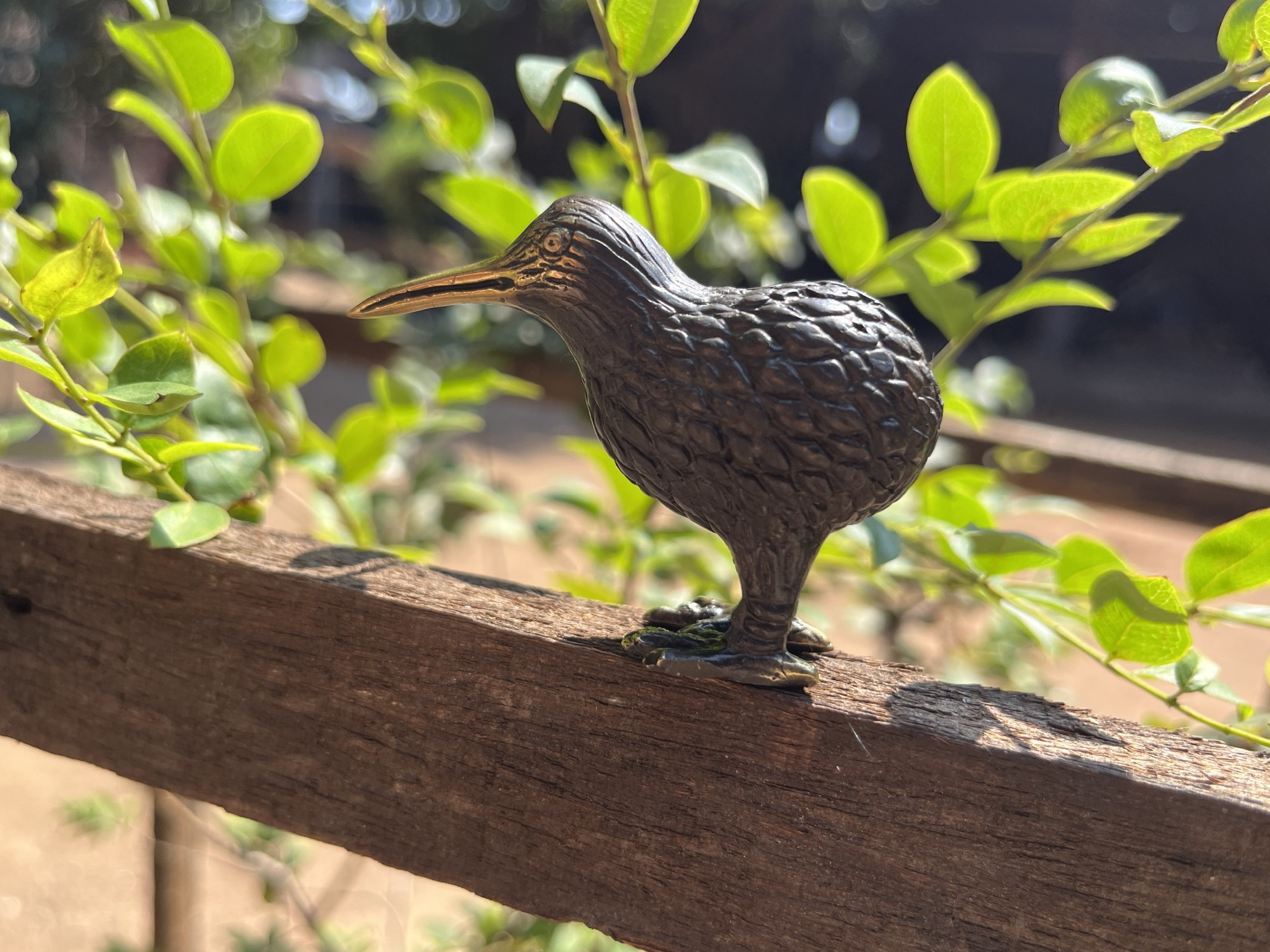 Vogelstatue 'Kiwi', aus Bronze, H 4 cm, B 6 cm, L 2,5 cm von fischer's lagerhaus