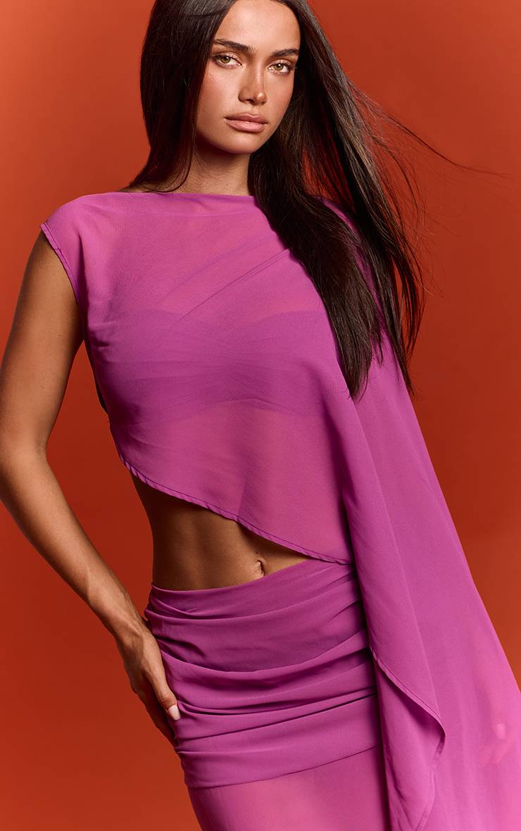 Fuchsia Ensemble Haut Dos Nu Avec Cape En Mousseline