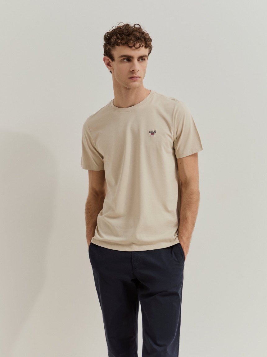 T-shirt básica em algodão
