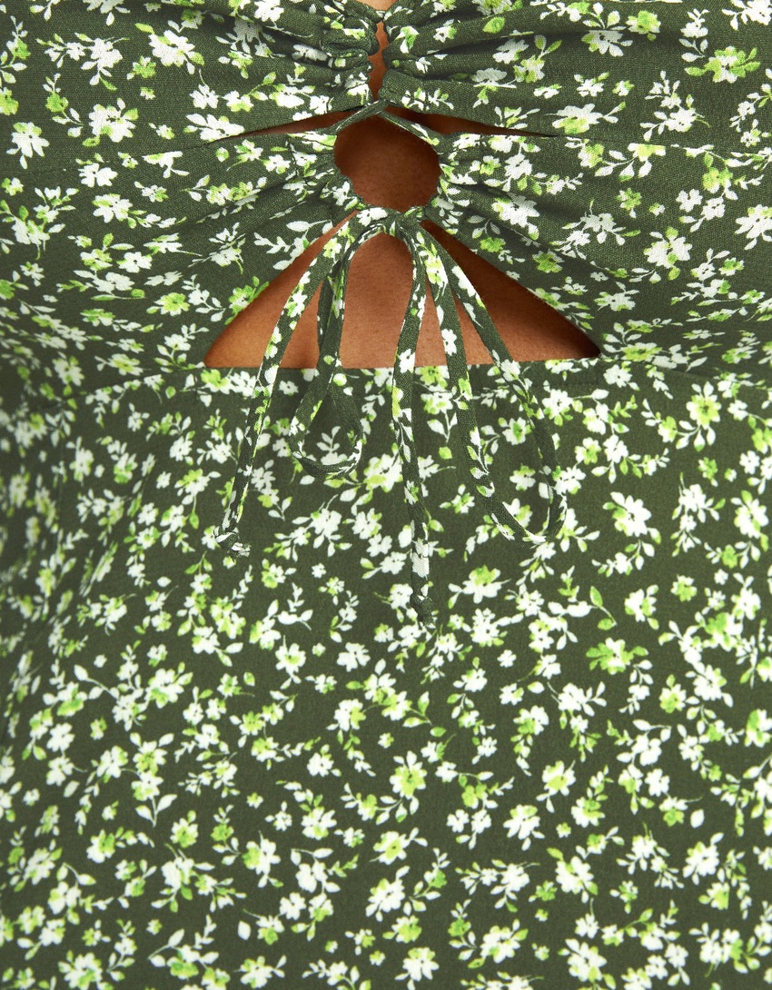 Vestido midi de manga curta com estampa e recortes