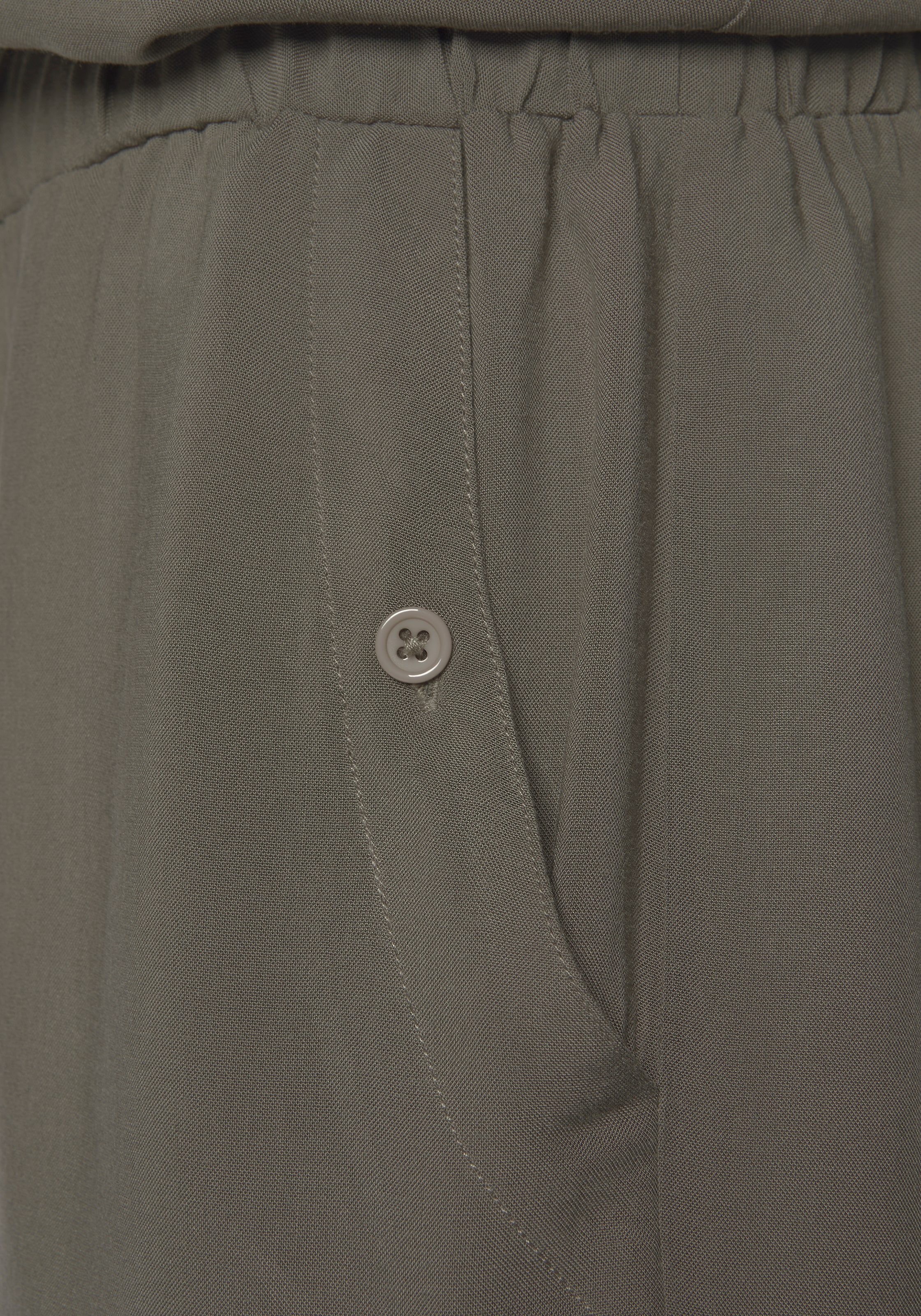 LASCANA Kurzoverall aus gewebter Viskose, ärmelloser Jumpsuit mit Hemdblusenkragen