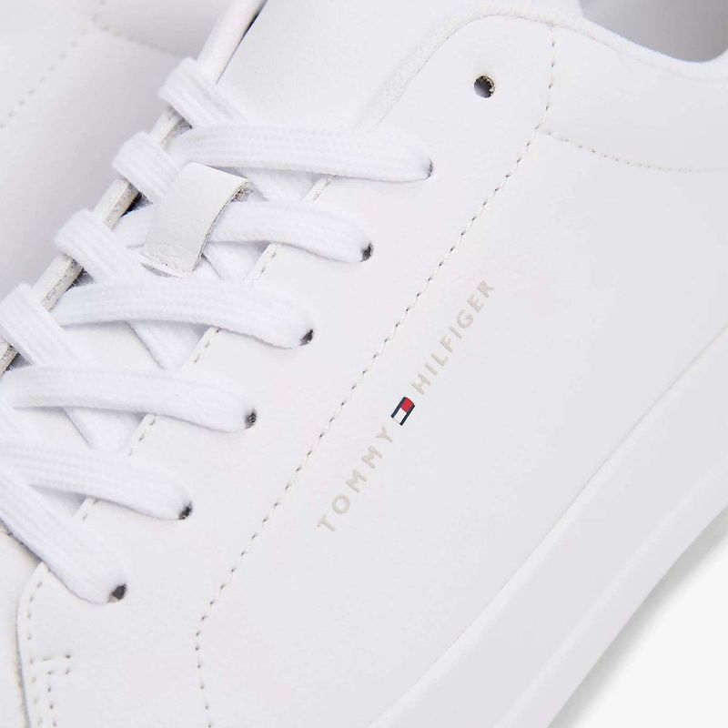 Tommy Hilfiger - TH Court LTH Detail ESS - Sneakers - Wit/Fris Blauw - Leer