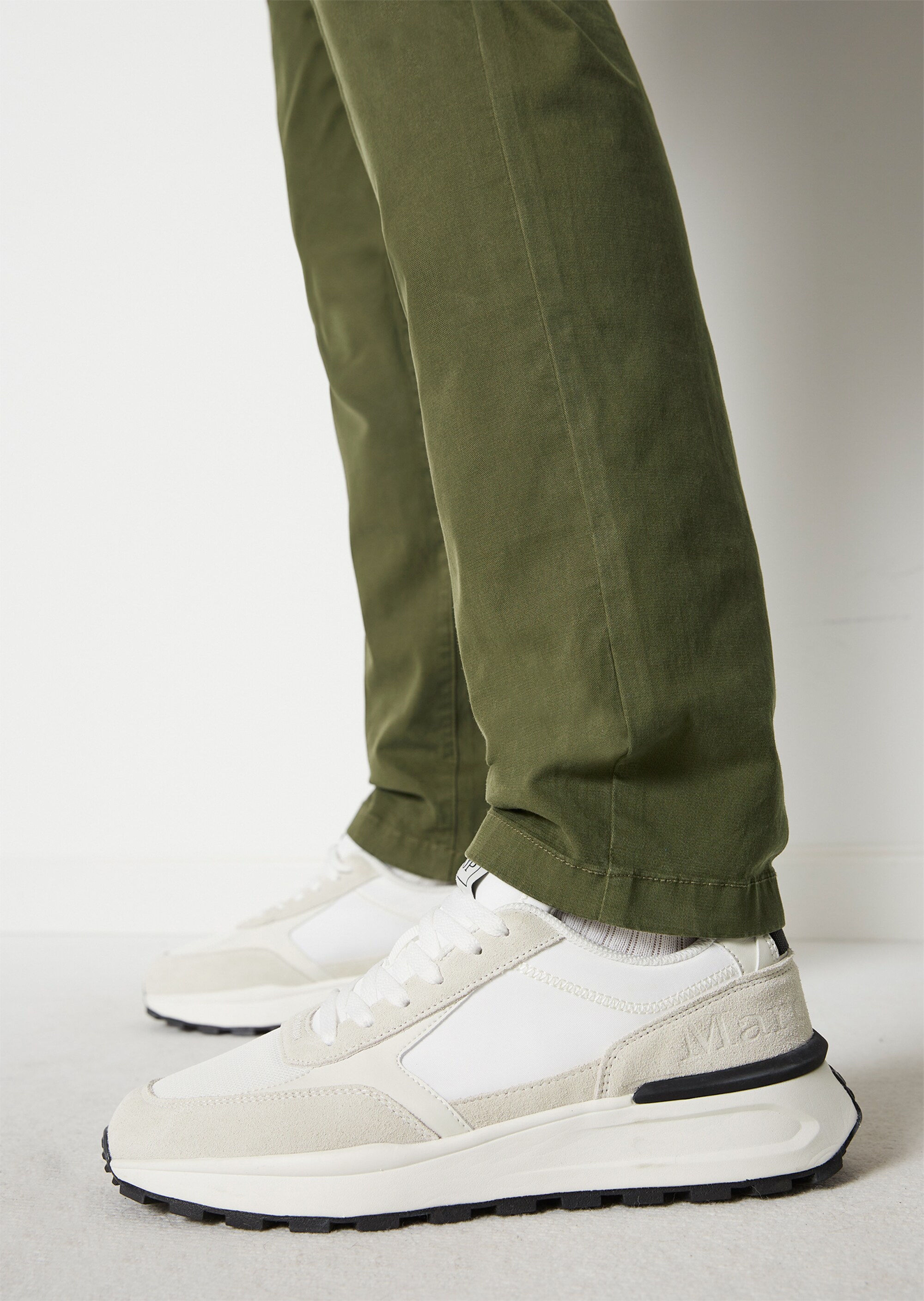 Sneaker aus Leder-Polyester-Mix