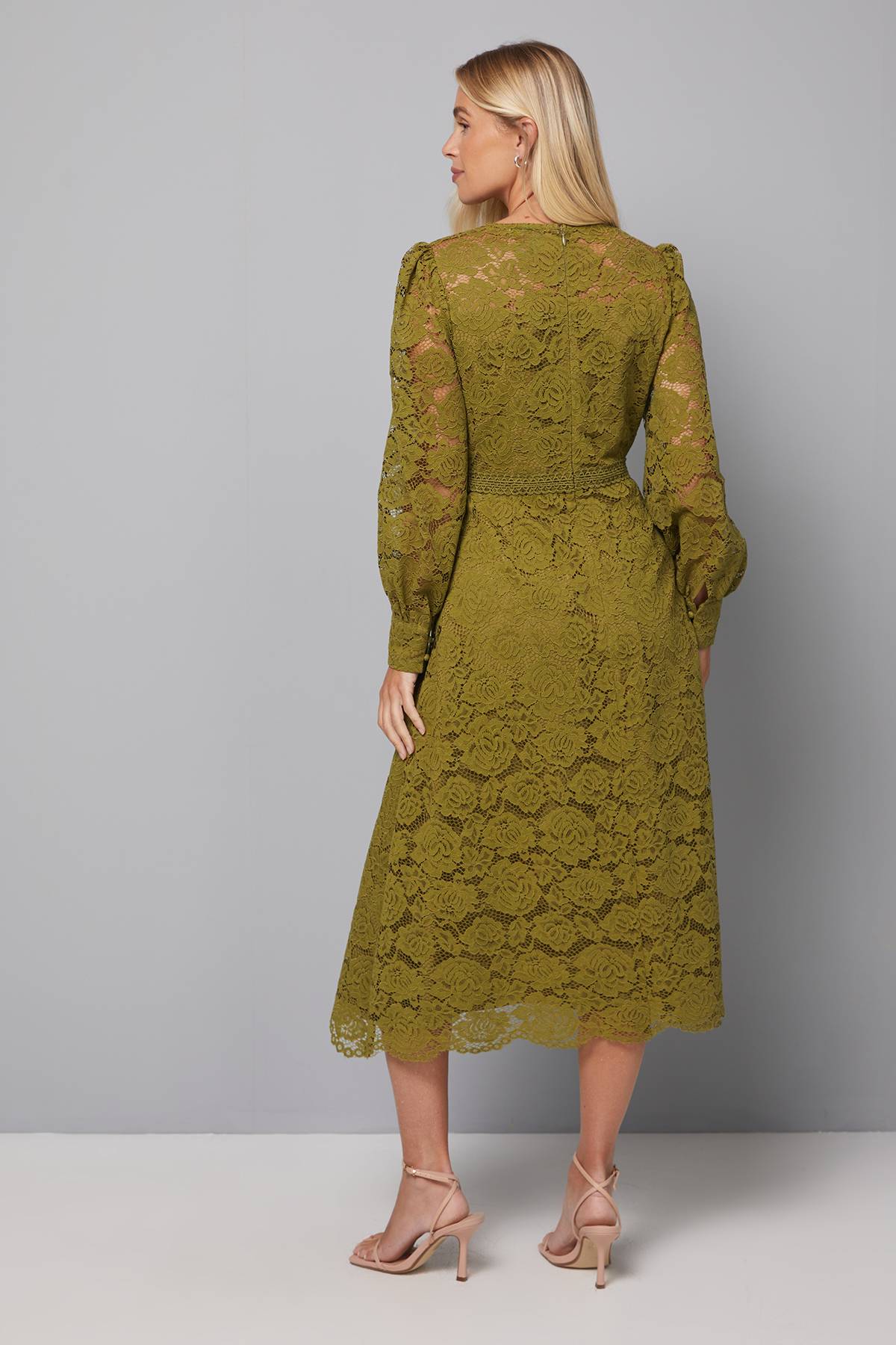 Wallis Robe Mi-Longue Ajustée et Évasée en Dentelle Petite Taille