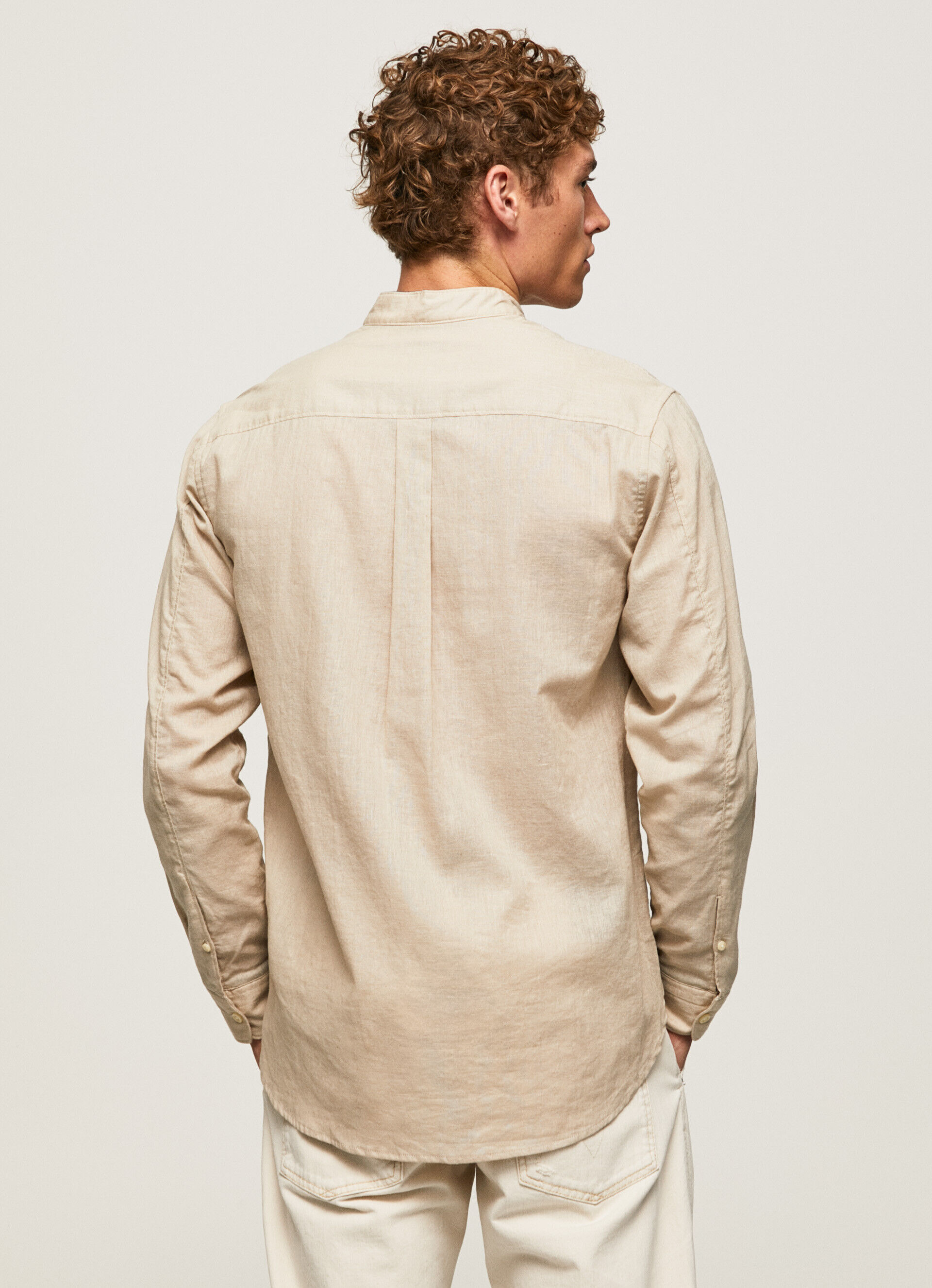 Camisa de corte regular em linho - bege malte