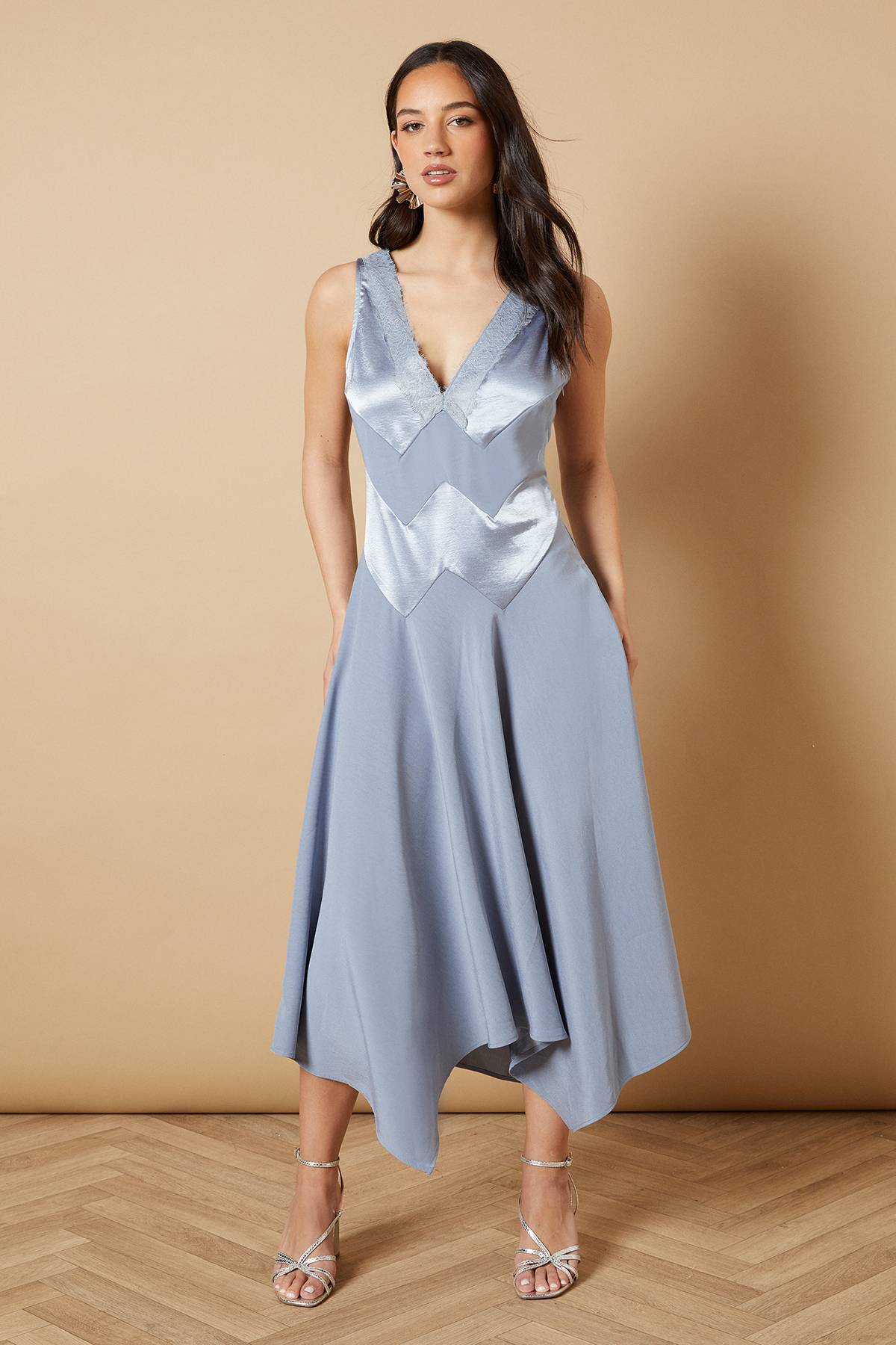 Oasis Robe Midi Asymétrique en Maille à Col V