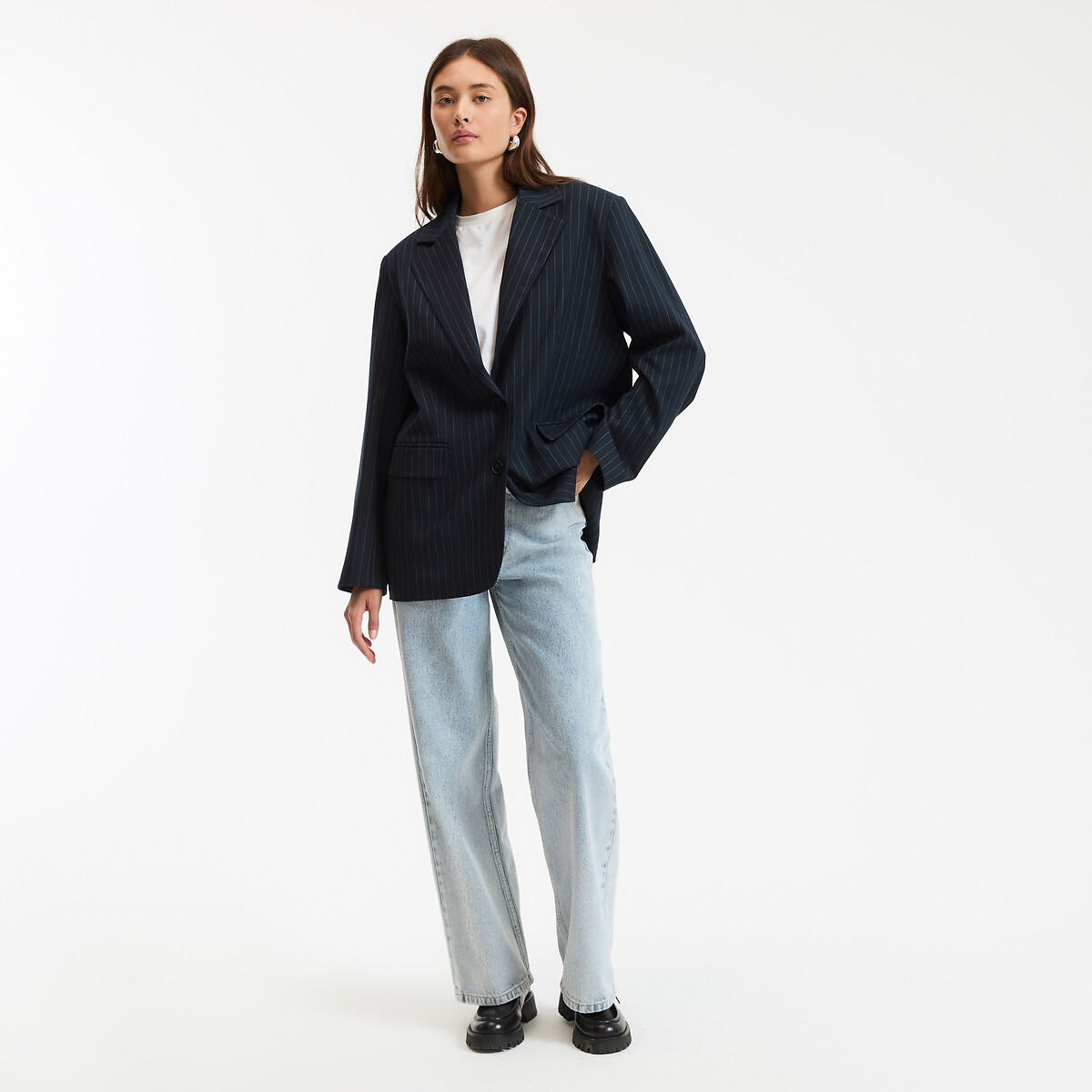 COLEÇÕES LA REDOUTE<br>Blazer Lange, modelo oversized, calça de tênis
