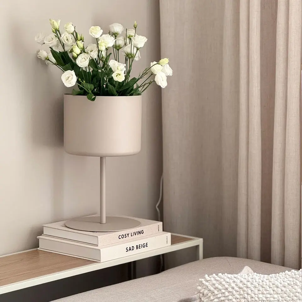 QUVIO Plantenstandaard op voet – Staal – Beige