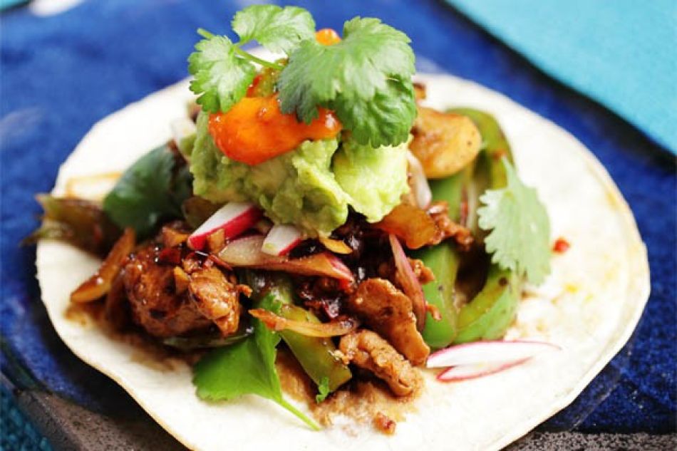 Chinese taco's met avocado, zwarte bonen en seitan
