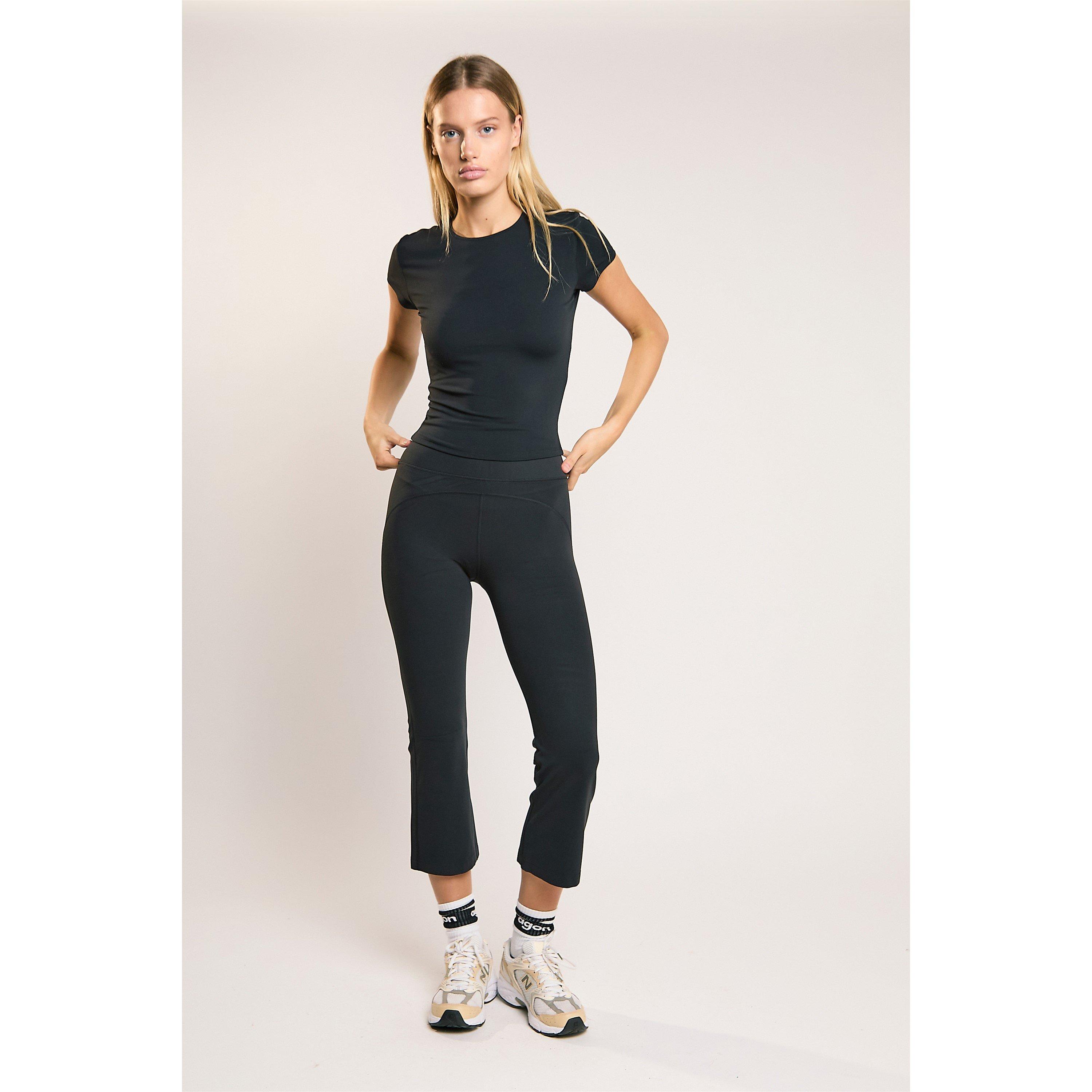 Agon Signature Black Capri Leggings